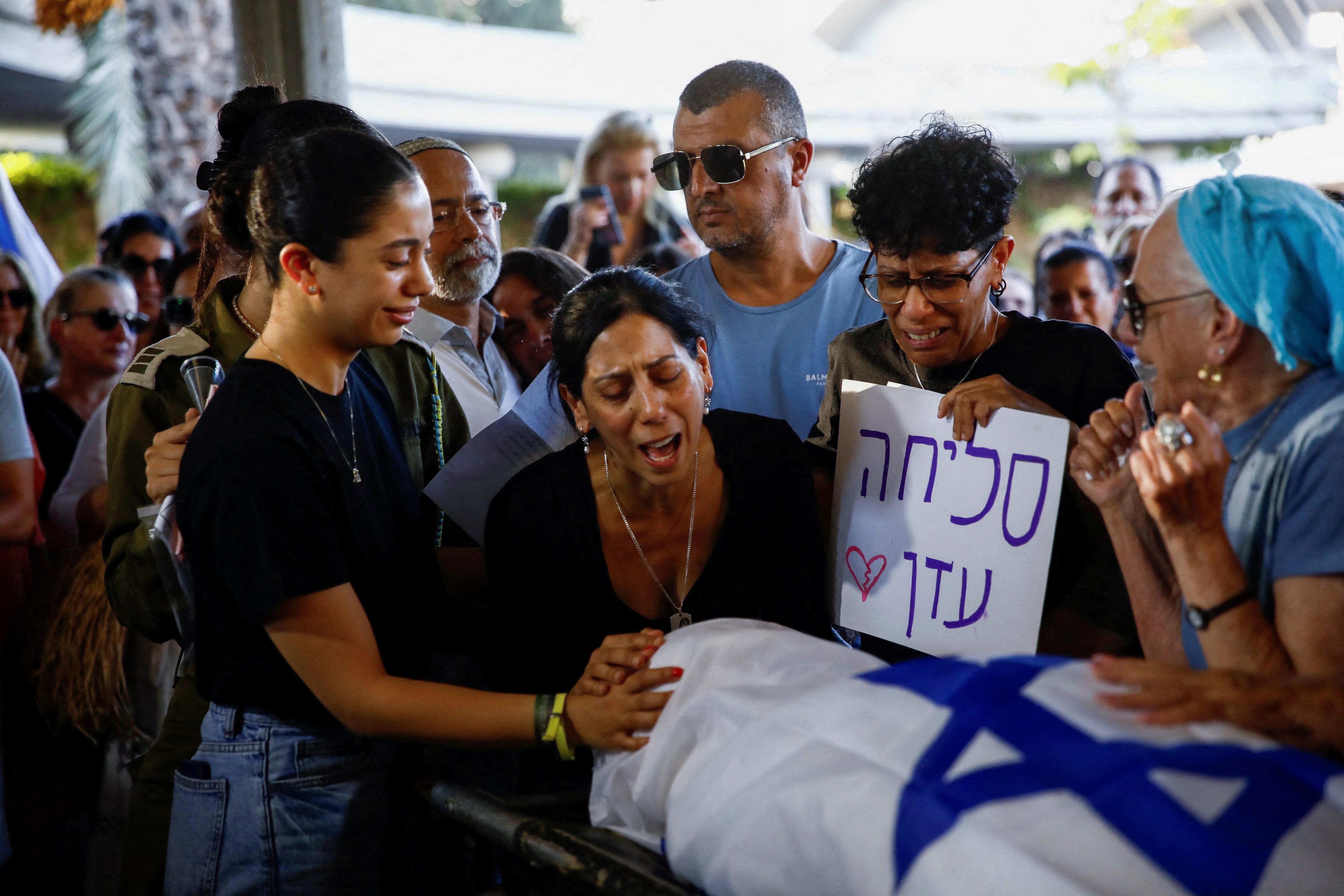 A mother of Eden Yerushalmi, a hostage whose body was retrieved from Gazan captivity and brought to Israel along with those of five others, after she was kidnapped during the deadly October 7 attack on Israel by Hamas, reacts next to Eden's aunt, who holds a sign that reads "Sorry Eden", at her funeral in Petach Tikva, Israel, September 1, 2024. REUTERS/Shir Torem TPX IMAGES OF THE DAY 