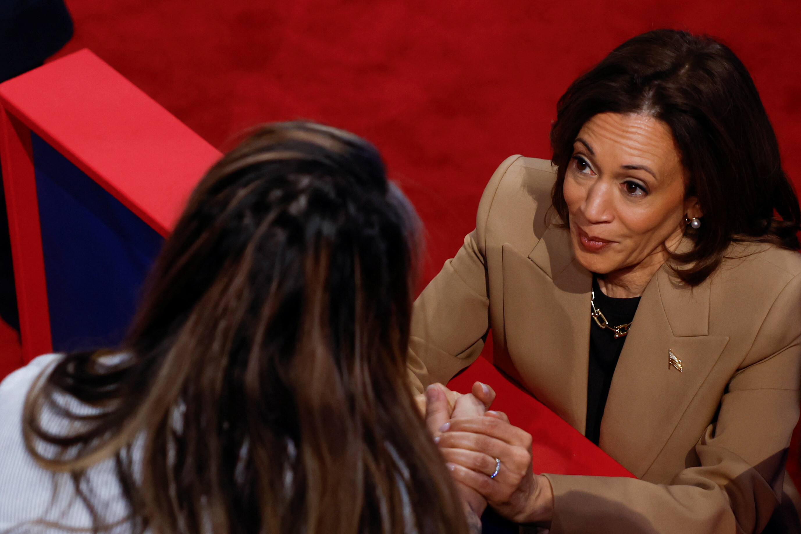 U.S. Vice President and Democratic presidential nominee Kamala Harris comforts Ivett Castillo, who lost her mother, during a town hall presented by Spanish-language network Univision at University of Nevada, Las Vegas, Nevada, U.S., October 10, 2024. REUTERS/Evelyn Hockstein