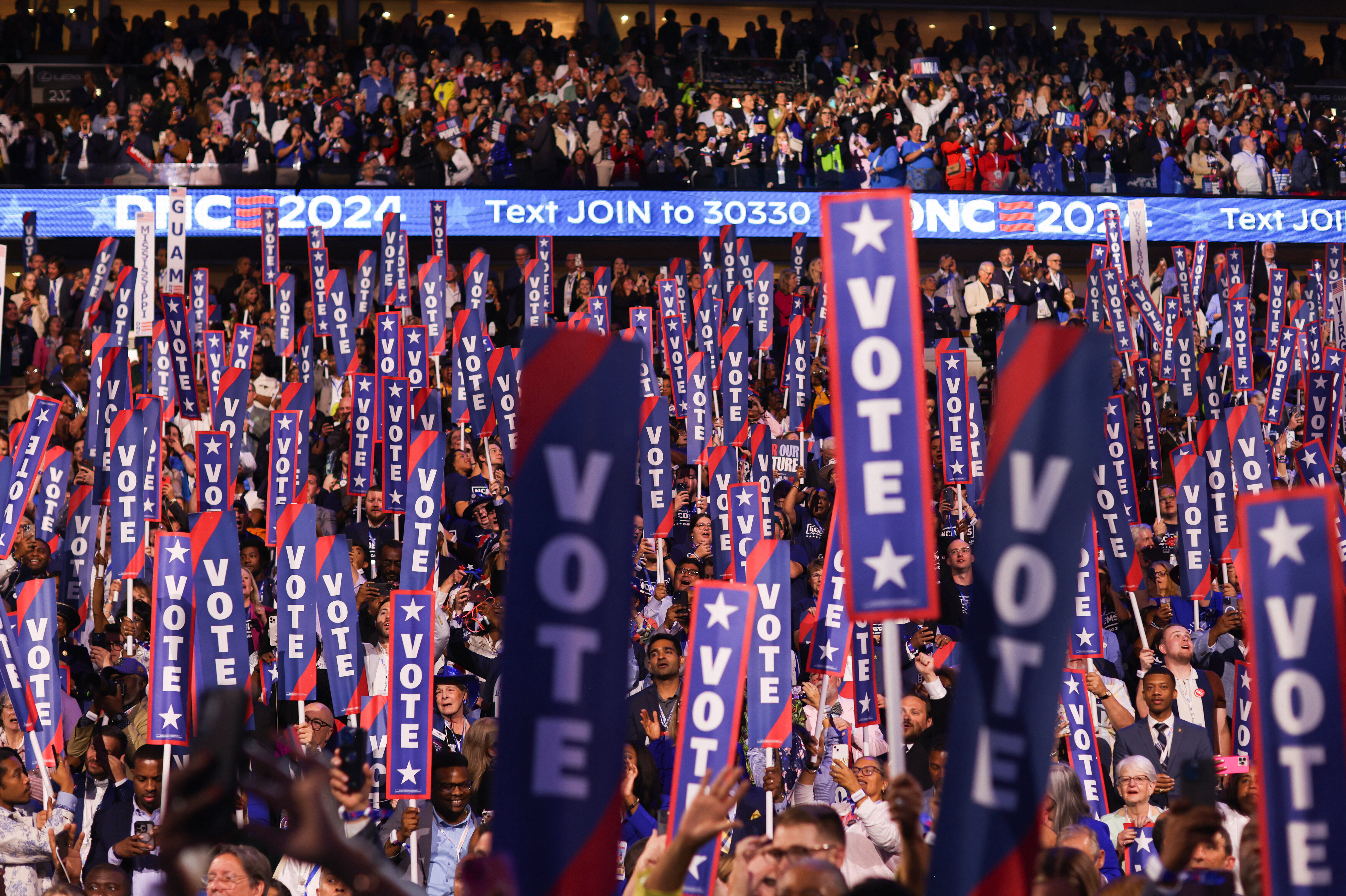 Attendees react during Day 2 of the Democratic National Convention (DNC) in Chicago, Illinois, U.S., August 20, 2024. REUTERS/Alyssa Pointe