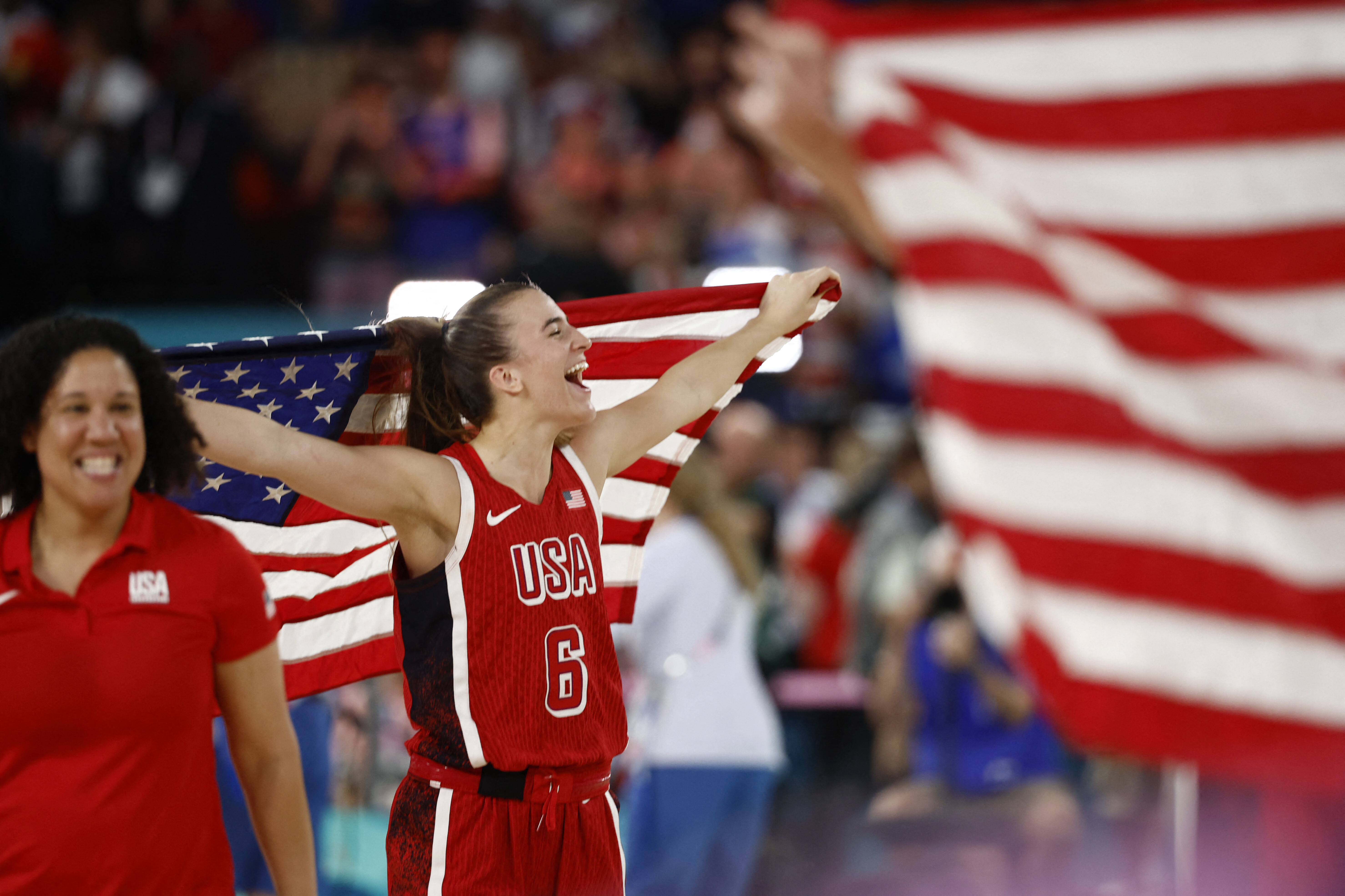 Paris 2024 Olympics - Basketball - Women's Gold Medal Game - France vs United States - Bercy Arena, Paris, France - August 11, 2024. Sabrina Ionescu of United States celebrates the team's win REUTERS/Evelyn Hockstein