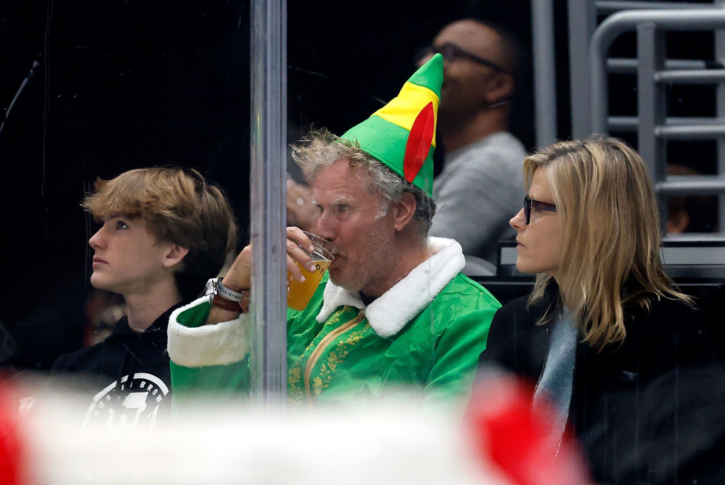 Will Ferrell just casually showed up to the LA Kings game dressed as Buddy the Elf